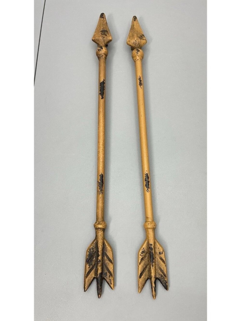 2 Cast Metal Arrows Wall Hanging Decor Distressed Rustic Western Hunting Cabin